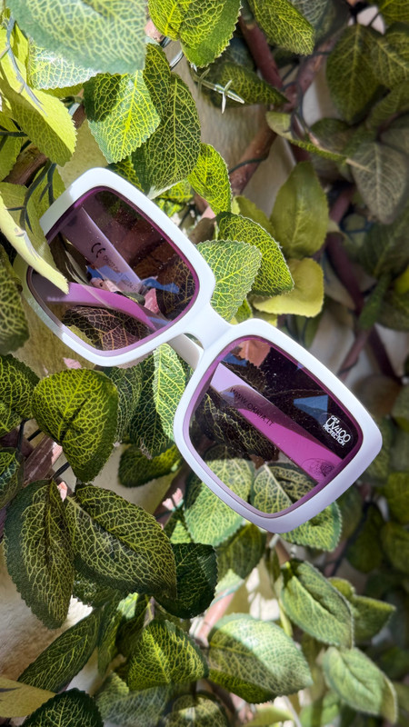 Gafas de sol mujer marca OKKIA, blancas